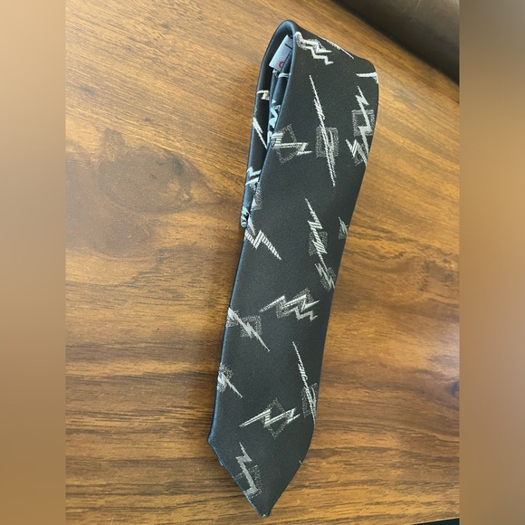 Vintage Nino Foriero Tie with Lightening Bolt Pattern - Picture 2 of 8